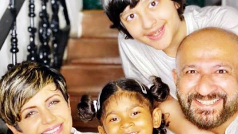Mandira Bedi's husband Raj Kaushal with his family (Image: Mandira Bedi instagram) Mandira Bedi's husband Raj Kaushal with his family (Image: Mandira Bedi instagram)