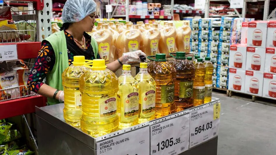 As per data from the Department of Consumer Affairs, over the past month, the prices of edible oils are now coming down, an official statement said As per data from the Department of Consumer Affairs, over the past month, the prices of edible oils are now coming down, an official statement said