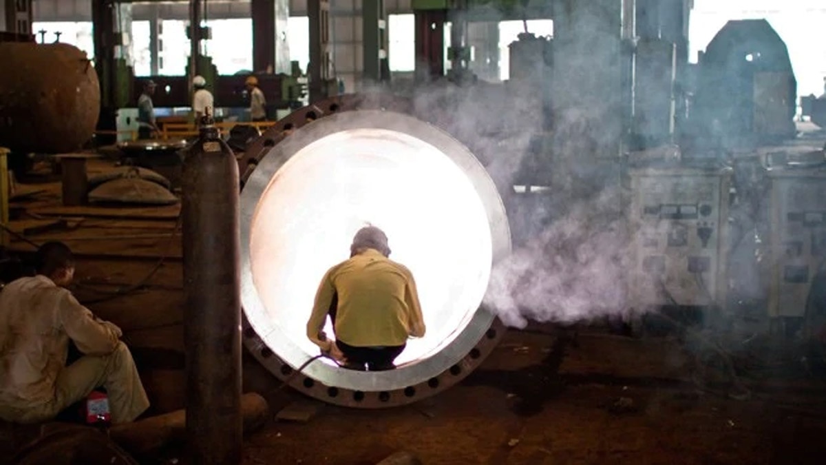 Manufacturing PMI slips to 50.8 in May, lowest in 10 months