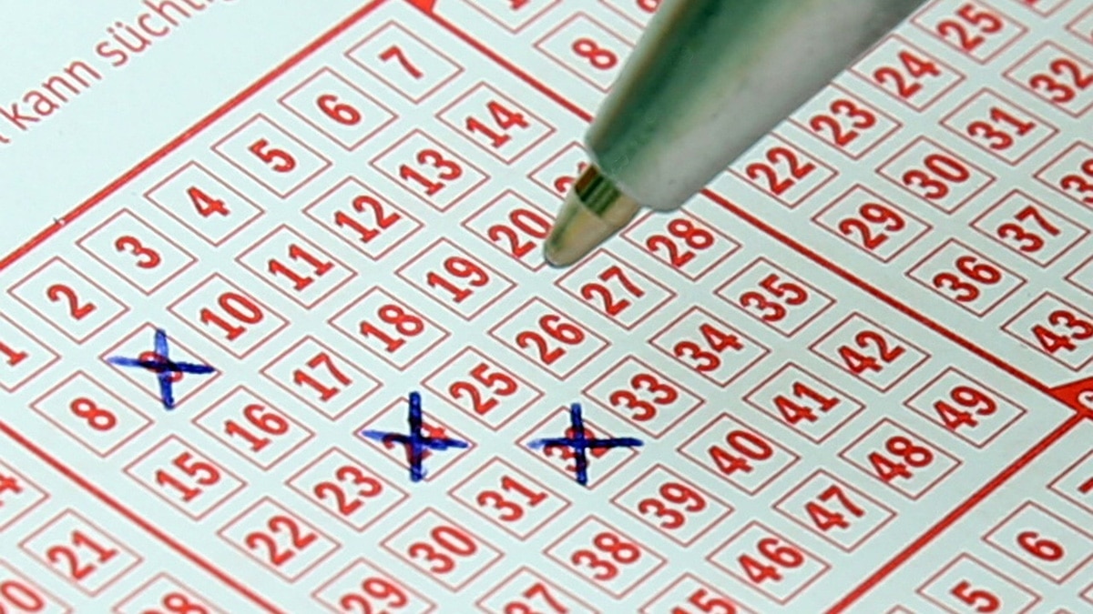 Those wanting to participate in this lottery can buy the ticket from any lottery shop in West Bengal at Rs 6 Those wanting to participate in this lottery can buy the ticket from any lottery shop in West Bengal at Rs 6