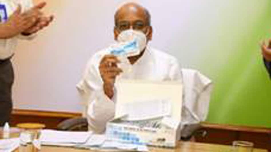 Dhotre asked premier institutes in the country to make research centres and innovation parks in their campuses more vibrant and activate industry academia linkages. Dhotre asked premier institutes in the country to make research centres and innovation parks in their campuses more vibrant and activate industry academia linkages.