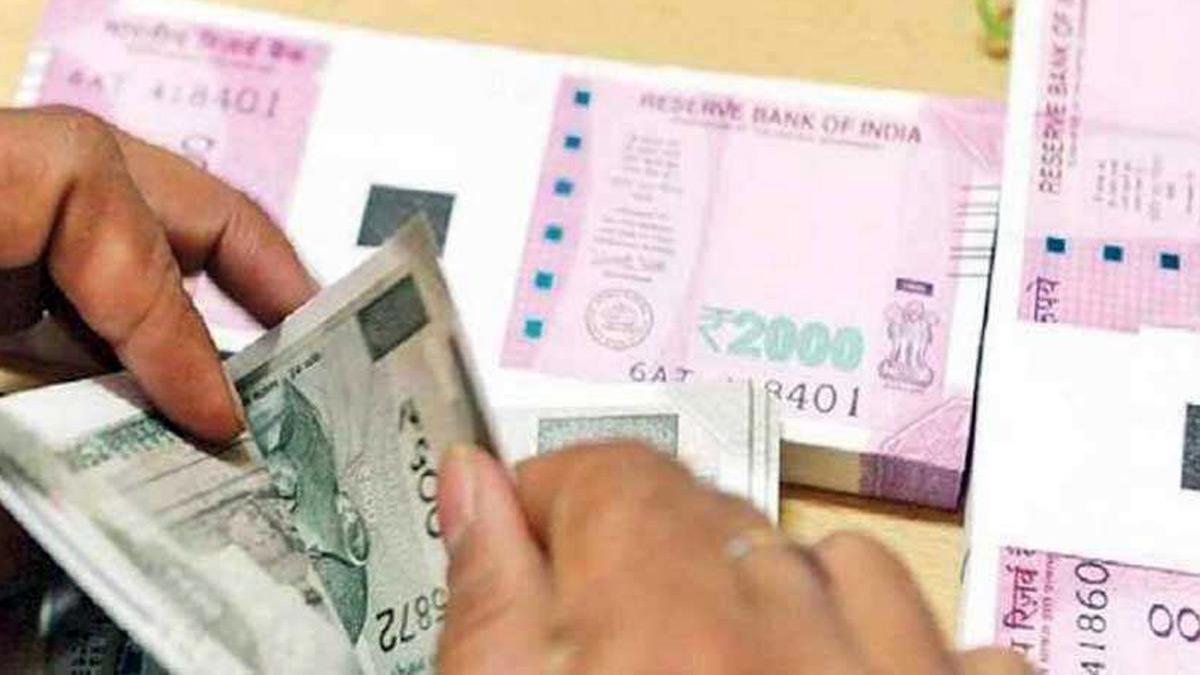 Traders now broadly expect the rupee to trade in a range of 74.40-75.40 over the week (Source: PTI) Traders now broadly expect the rupee to trade in a range of 74.40-75.40 over the week (Source: PTI)