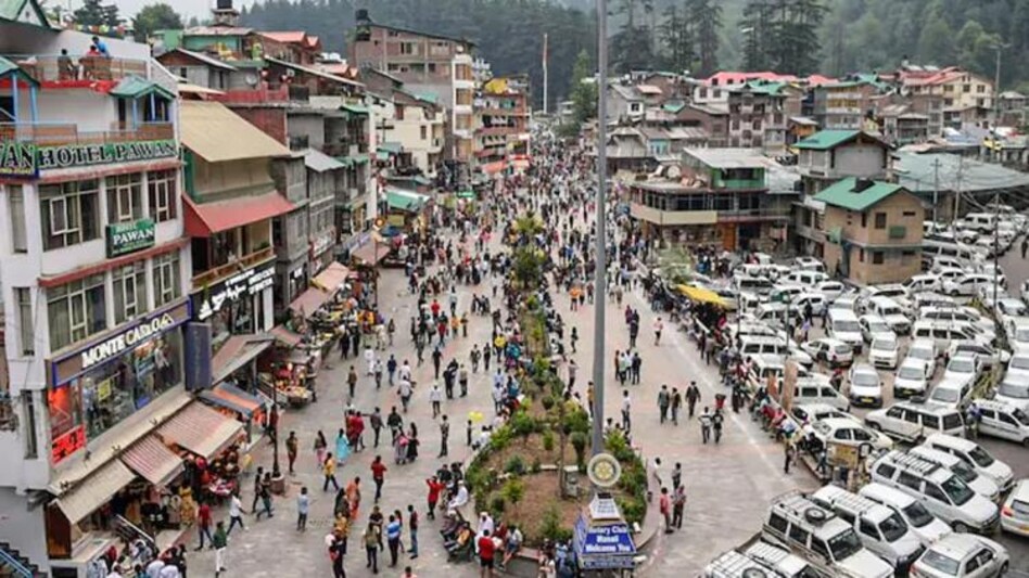 Over the last few days, several videos of people overcrowding at markets and tourist spots have emerged online Over the last few days, several videos of people overcrowding at markets and tourist spots have emerged online