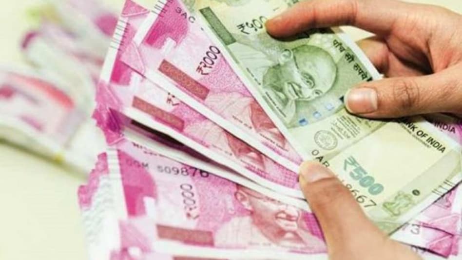 n Friday, the rupee had settled at 74.57 against the US dollar (Source: PTI) n Friday, the rupee had settled at 74.57 against the US dollar (Source: PTI)