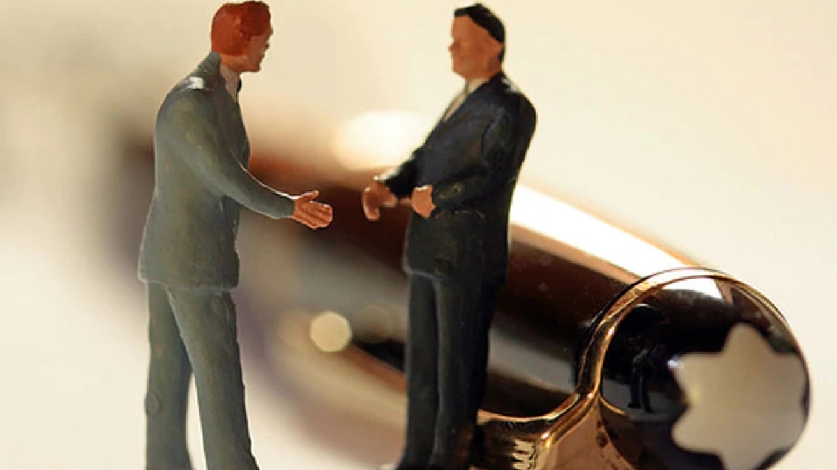 Hitashi Garg, founder - UniShop, Ankit Kushwaha, CTO- Unishop and the rest of the team will now be a part of Cashify Hitashi Garg, founder - UniShop, Ankit Kushwaha, CTO- Unishop and the rest of the team will now be a part of Cashify