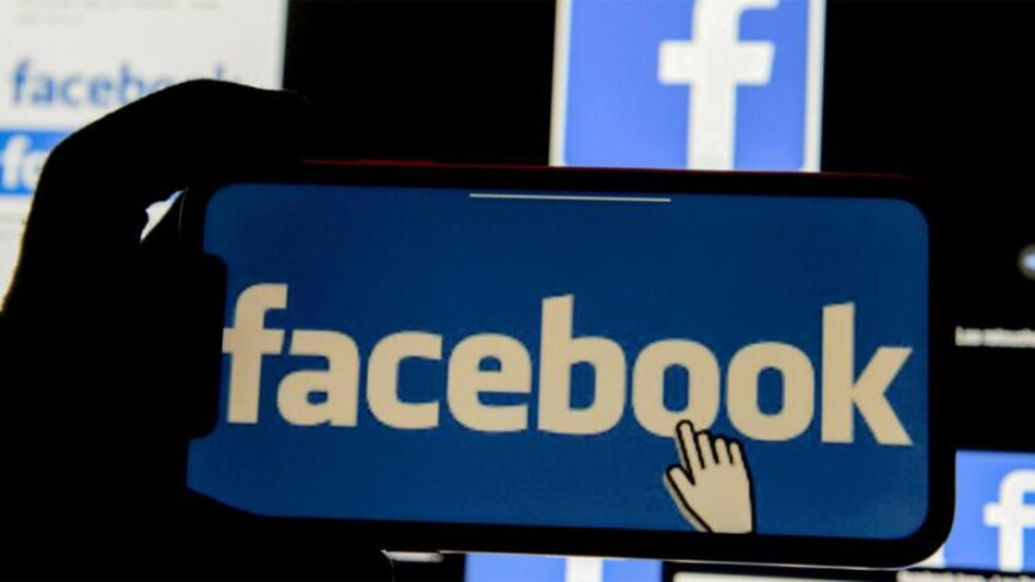 On Facebook, video creators and online gamers will receive a monthly bonus if they hit milestones for earnings Stars (Source: Reuters) On Facebook, video creators and online gamers will receive a monthly bonus if they hit milestones for earnings Stars (Source: Reuters)