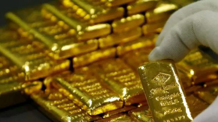 Foreign shipments of gold jumped to 15 tonnes last month from 13.2 tonnes a year ago, a source told Bloomberg Foreign shipments of gold jumped to 15 tonnes last month from 13.2 tonnes a year ago, a source told Bloomberg