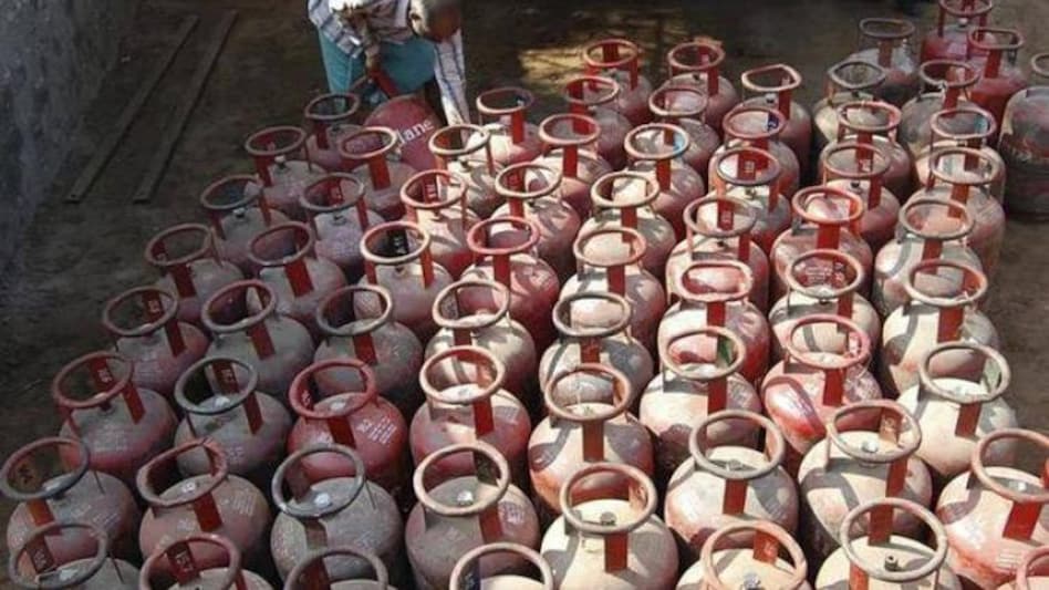 LPG cylinder prices raised by Rs 25.50 LPG cylinder prices raised by Rs 25.50