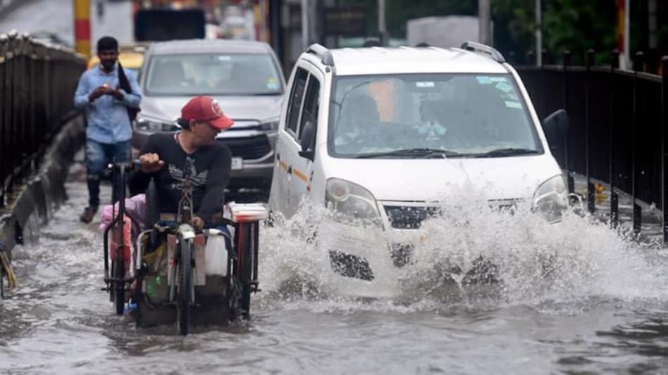 Mumbai has been battered by incessant rainfall since Wednesday. (Image: PTI) Mumbai has been battered by incessant rainfall since Wednesday. (Image: PTI)