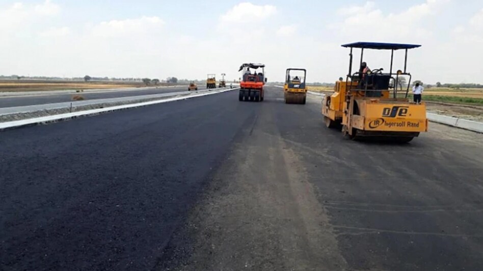 Purvanchal expressway is a fully access controlled six-lane expressway, connecting major eastern exporting hubs like Ghazipur, Azamgarh, Amethi, and Sultanpur, among others to Lucknow Purvanchal expressway is a fully access controlled six-lane expressway, connecting major eastern exporting hubs like Ghazipur, Azamgarh, Amethi, and Sultanpur, among others to Lucknow