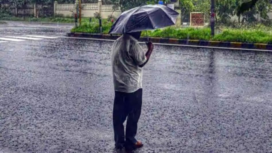 The weather department has predicted cloudy skies with one or two spells of rain or thundershowers on Sunday The weather department has predicted cloudy skies with one or two spells of rain or thundershowers on Sunday