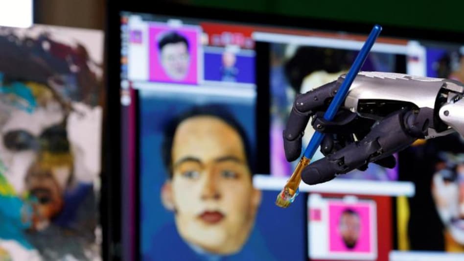 Buyers have mostly totalled 10,000 to 20,000 per week since March, outnumbering sellers, according to NonFungible.com Buyers have mostly totalled 10,000 to 20,000 per week since March, outnumbering sellers, according to NonFungible.com