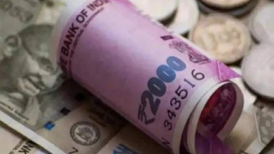 Of Rs 27,220 crore inflow seen in hybrid funds, staggering Rs 20,825 crore came into arbitrage funds and Rs 5,120 crore into balanced advantage funds.(Source: PTI) Of Rs 27,220 crore inflow seen in hybrid funds, staggering Rs 20,825 crore came into arbitrage funds and Rs 5,120 crore into balanced advantage funds.(Source: PTI)