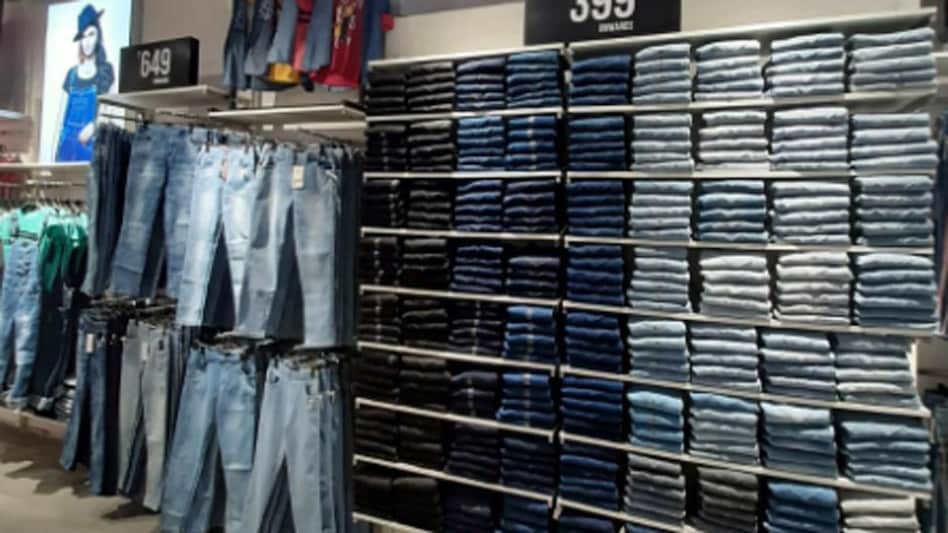 Barring Gujarat, there is no overlap between the two businesses, with VMart having no presence in the south. Barring Gujarat, there is no overlap between the two businesses, with VMart having no presence in the south.