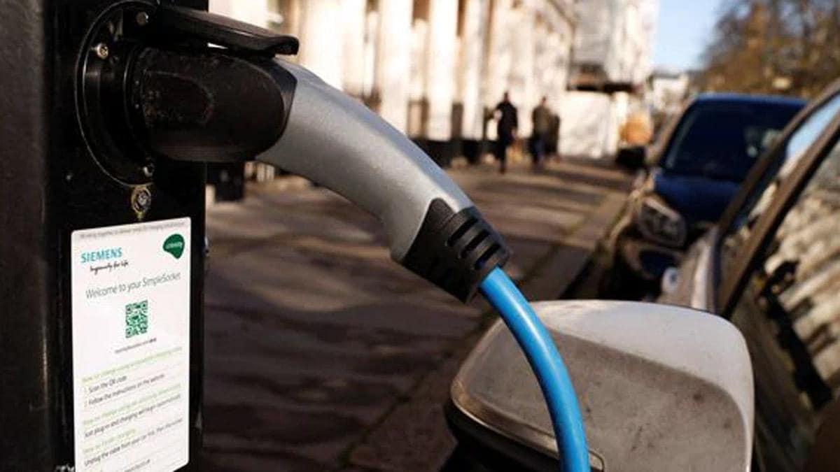 Centre urges ministers, chief ministers to use EVs for official purposes