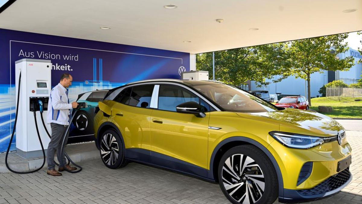 Volkswagen aims to overtake Tesla as the world's largest EV maker by 2025 Volkswagen aims to overtake Tesla as the world's largest EV maker by 2025