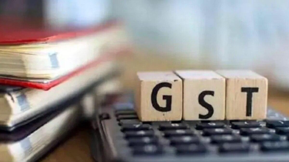 For taxpayers filing the quarterly return, GSTR-1 filing would be restricted if he has not furnished the return in Form GSTR-3B for the preceding tax period For taxpayers filing the quarterly return, GSTR-1 filing would be restricted if he has not furnished the return in Form GSTR-3B for the preceding tax period