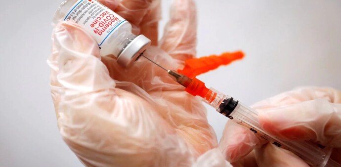 Top US health officials say they based their decision to offer boosters on data showing that the protectiveness of COVID-19 shots currently authorised in the US begins to diminish in the months after the shots are given Top US health officials say they based their decision to offer boosters on data showing that the protectiveness of COVID-19 shots currently authorised in the US begins to diminish in the months after the shots are given