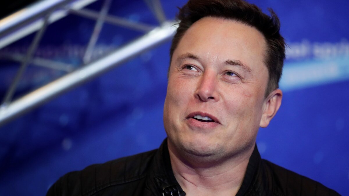Twitter user asks if Elon Musk is an alien, his answer will crack you up