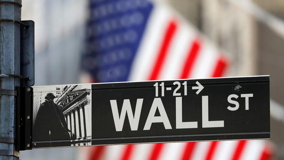 A street sign for Wall Street is seen outside the New York Stock Exchange (NYSE) in New York City, New York, U.S., July 19, 2021. (Photo: Reuters) A street sign for Wall Street is seen outside the New York Stock Exchange (NYSE) in New York City, New York, U.S., July 19, 2021. (Photo: Reuters)