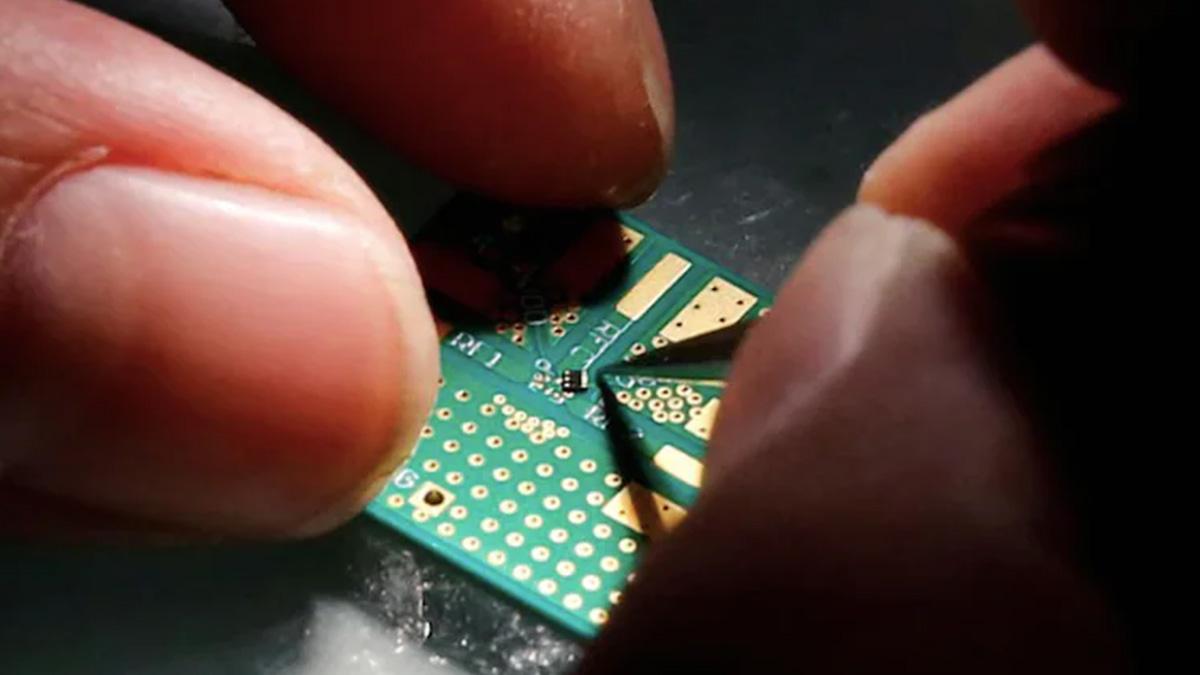 Deep Vision is the developer of an AI processor and comprehensive software development suite for edge computing applications Deep Vision is the developer of an AI processor and comprehensive software development suite for edge computing applications