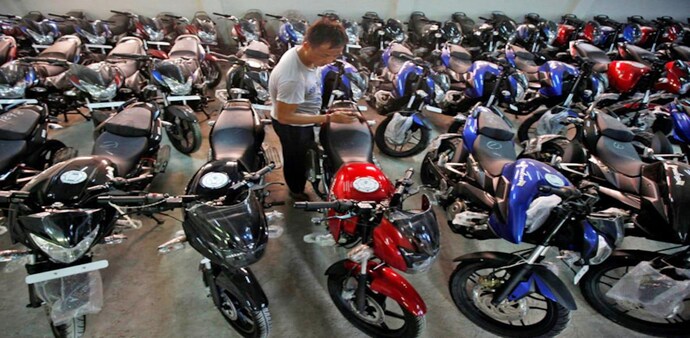 Bajaj Auto retailed a total of 338,310 two-wheeler vehicles in August 2021, clocking a growth of 5% as compared to 321,058 units YoY Bajaj Auto retailed a total of 338,310 two-wheeler vehicles in August 2021, clocking a growth of 5% as compared to 321,058 units YoY