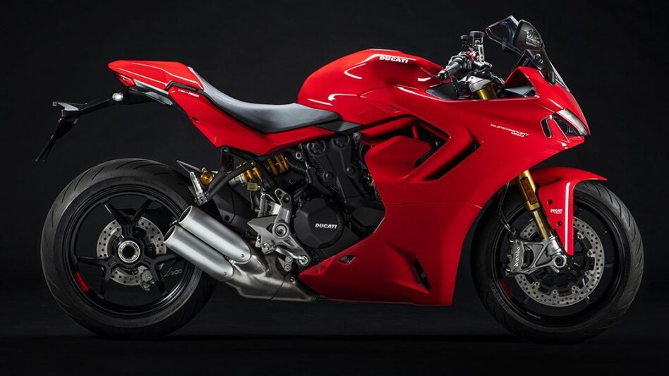 The SuperSport 950 range is powered by the 937-cc twin-cylinder engine, revised to meet the BSVI emission standards. The SuperSport 950 range is powered by the 937-cc twin-cylinder engine, revised to meet the BSVI emission standards.