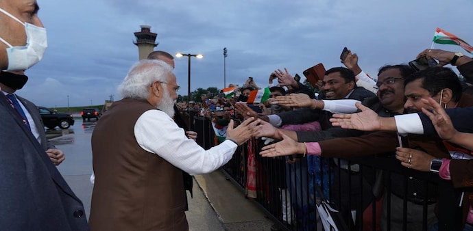 Prime Minister Narendra Modi welcomed by the Indian diaspora in the US Prime Minister Narendra Modi welcomed by the Indian diaspora in the US