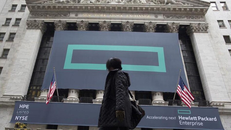 HPE GreenLake edge-to-cloud platform combines control and agility HPE GreenLake edge-to-cloud platform combines control and agility