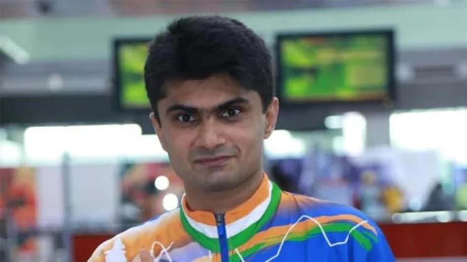 Kicker=The 38-year-old Noida district magistrate produced an entertaining performance before narrowly going down 21-15 17-21 15-21 to two-time world champion Mazur in a 62-minute summit clash Kicker=The 38-year-old Noida district magistrate produced an entertaining performance before narrowly going down 21-15 17-21 15-21 to two-time world champion Mazur in a 62-minute summit clash