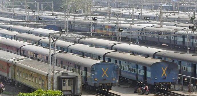 According to sources, the plan is that the interested parties have to buy or lease a train with a minimum of 16 coaches According to sources, the plan is that the interested parties have to buy or lease a train with a minimum of 16 coaches