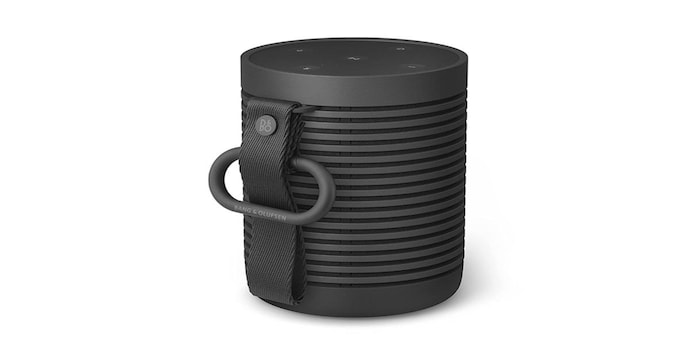 Controls mounted on the top are convenient and the company claims it can be used with gloves in cold conditions too. Controls mounted on the top are convenient and the company claims it can be used with gloves in cold conditions too.
