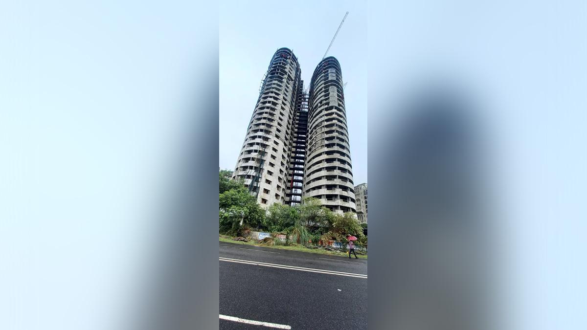 The Supreme Court had ordered demolition of the towers at Supertech's Emerald Court project in Noida for violation of building norms. The Supreme Court had ordered demolition of the towers at Supertech's Emerald Court project in Noida for violation of building norms.
