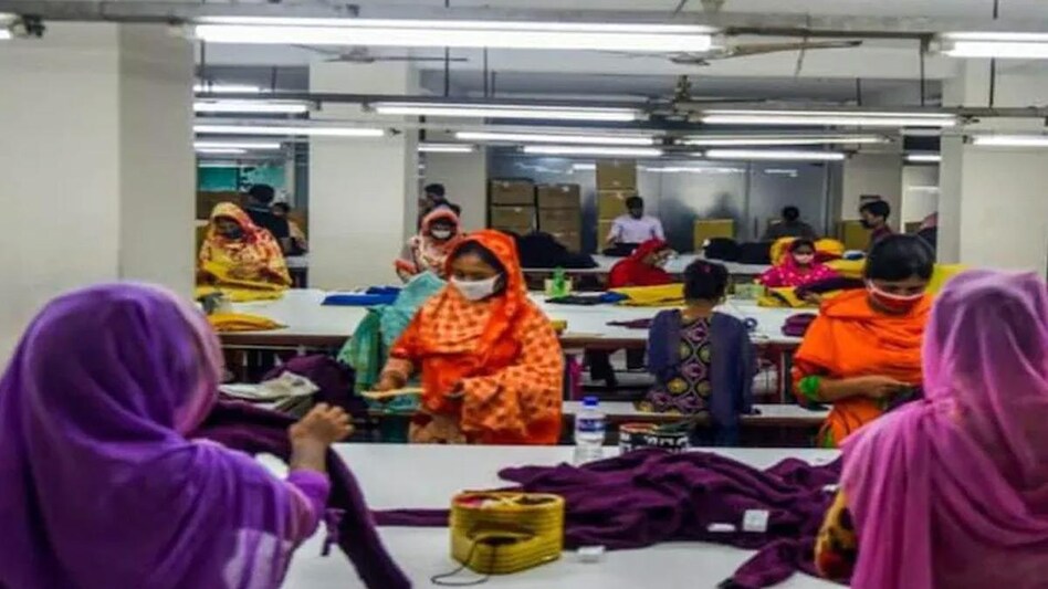 Around 43 per cent of the registered workers are female and 57 per cent are male. Around 43 per cent of the registered workers are female and 57 per cent are male.