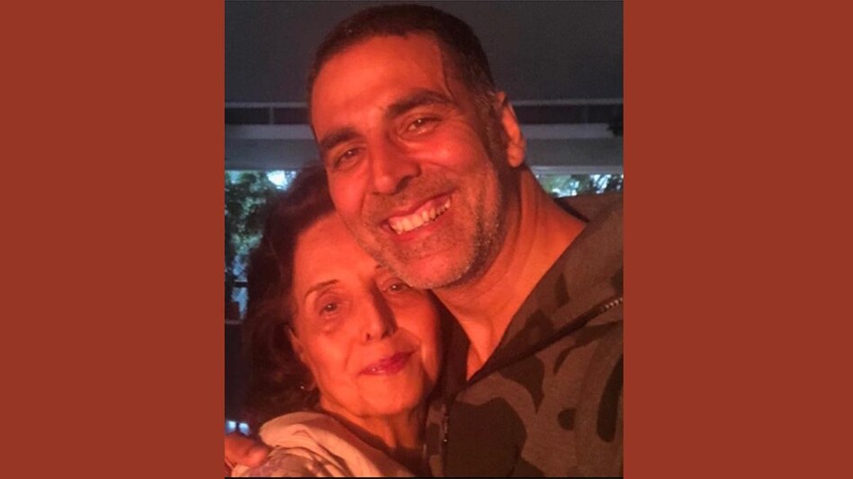 Akshay Kumar with his mother Aruna Bhatia Akshay Kumar with his mother Aruna Bhatia