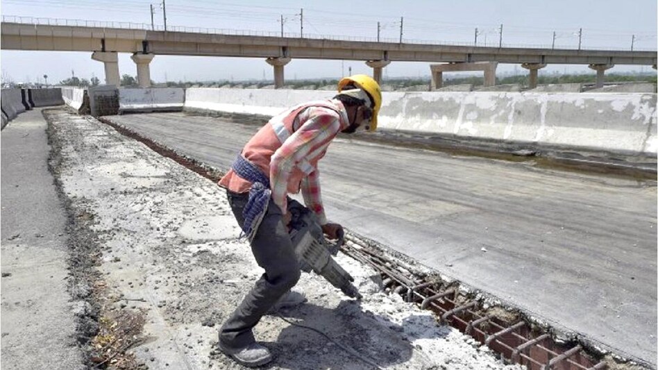 The e-Shram portal was inaugurated on August 26, 2021 by the Union Labour and Employment Minister Bhupender Yadav The e-Shram portal was inaugurated on August 26, 2021 by the Union Labour and Employment Minister Bhupender Yadav