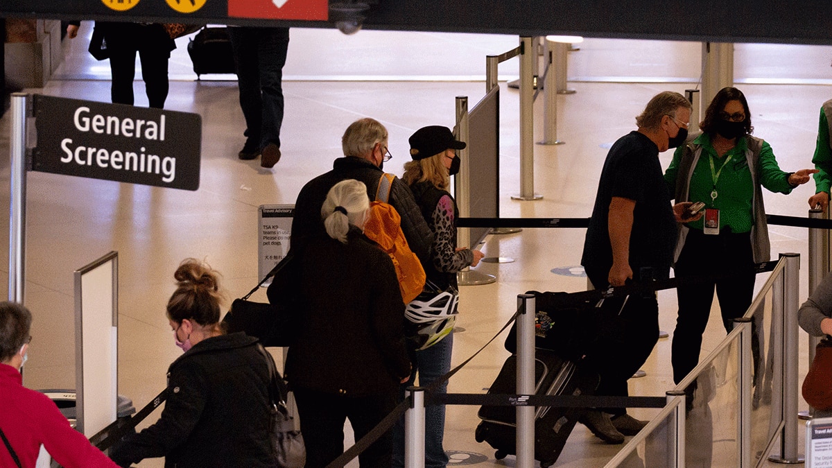 US lifts travel restrictions, airlines prepare for early 'long lines' (Photo credit: Reuters) US lifts travel restrictions, airlines prepare for early 'long lines' (Photo credit: Reuters)