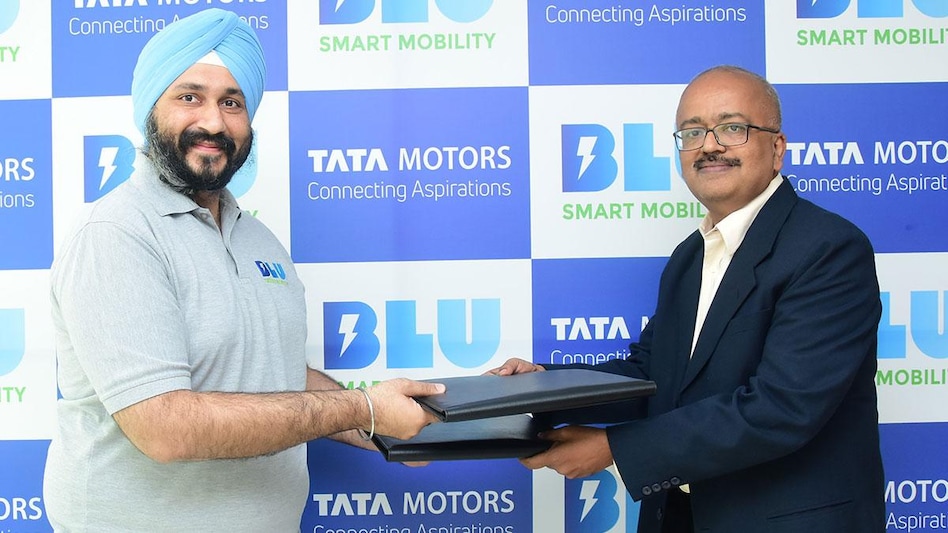 Tata Motors partners with BluSmart Mobility to expand its all-electric fleet in Delhi-NCR Tata Motors partners with BluSmart Mobility to expand its all-electric fleet in Delhi-NCR