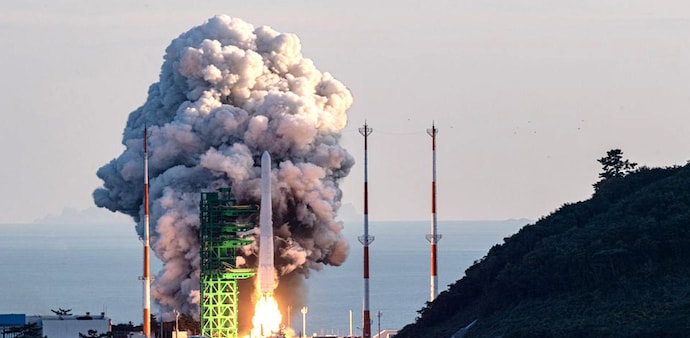 Nuri is the country's first space launch vehicle built entirely with domestic technology. The three-stage rocket is powered by five 75-ton class rocket engines placed in its first and second stages. Nuri is the country's first space launch vehicle built entirely with domestic technology. The three-stage rocket is powered by five 75-ton class rocket engines placed in its first and second stages.