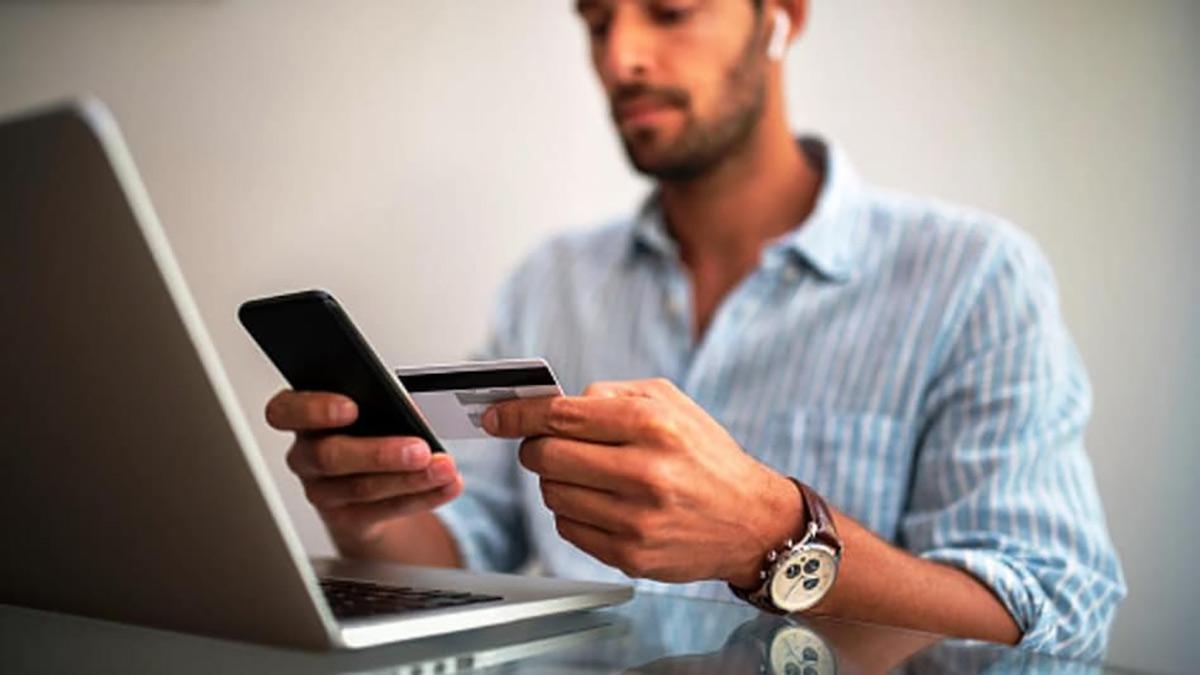 The RBI has stopped all automatic recurring payments for services including recharge and utility offered by several companies of the likes of Netflix, Amazon or many applications or apps. The RBI has stopped all automatic recurring payments for services including recharge and utility offered by several companies of the likes of Netflix, Amazon or many applications or apps.