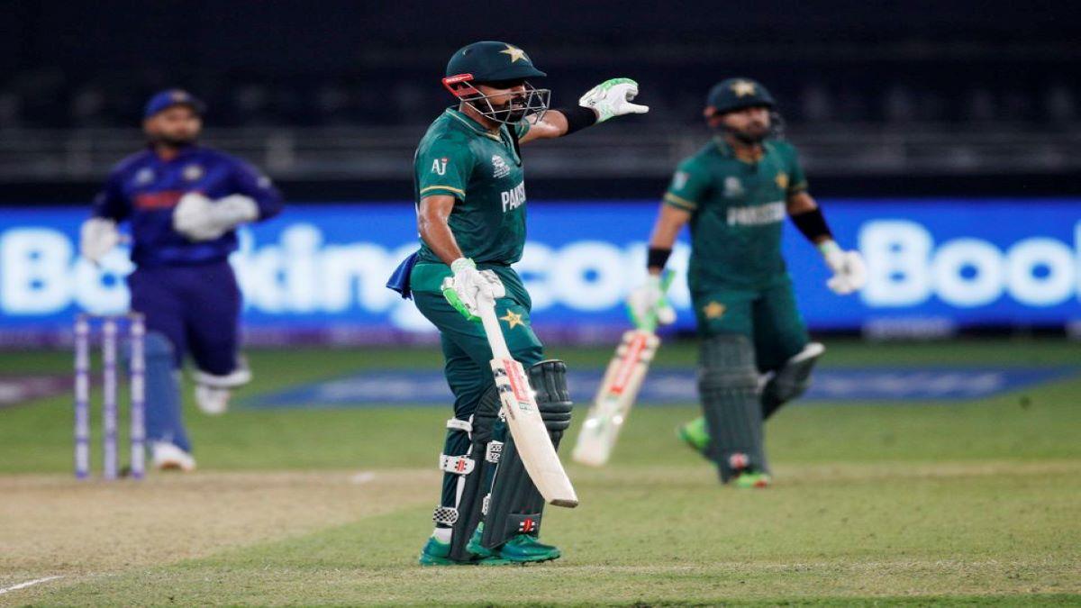 Virat Kohli scored a half-century but was pale in comparison of Babar Azam. Virat Kohli scored a half-century but was pale in comparison of Babar Azam.