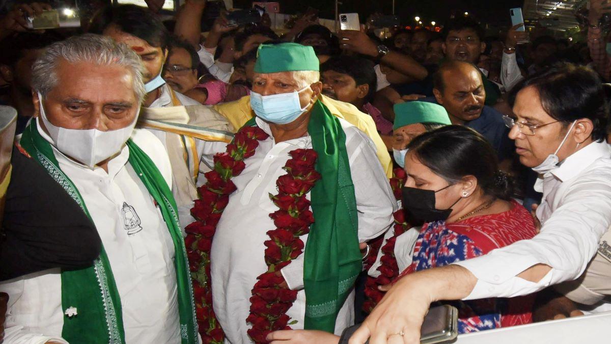 Prasad, who was released from jail a few months ago, arrived here accompanied by wife Rabri Devi and eldest daughter Misa Bharti. Prasad, who was released from jail a few months ago, arrived here accompanied by wife Rabri Devi and eldest daughter Misa Bharti.