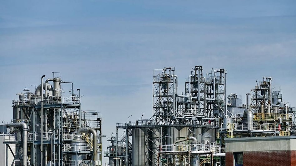 PM invites global CEOs to make India 'aatmanirbhar' in oil and gas sector PM invites global CEOs to make India 'aatmanirbhar' in oil and gas sector
