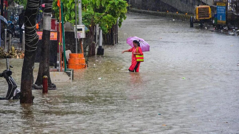 Heavy rains resume in Kerala; Uttarakhand death toll climbs to 65 Heavy rains resume in Kerala; Uttarakhand death toll climbs to 65