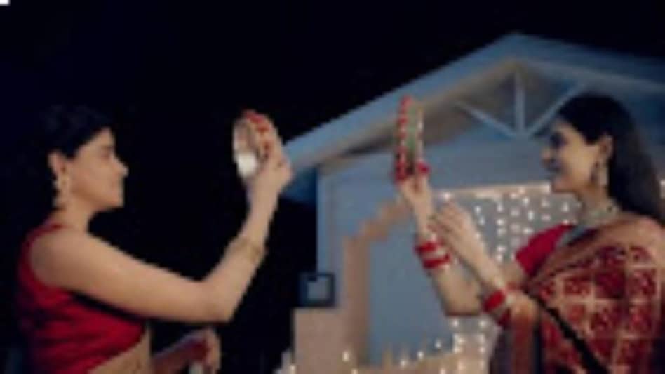 The ad shows a same-sex female couple doing the Hindu ritual. The ad shows a same-sex female couple doing the Hindu ritual.