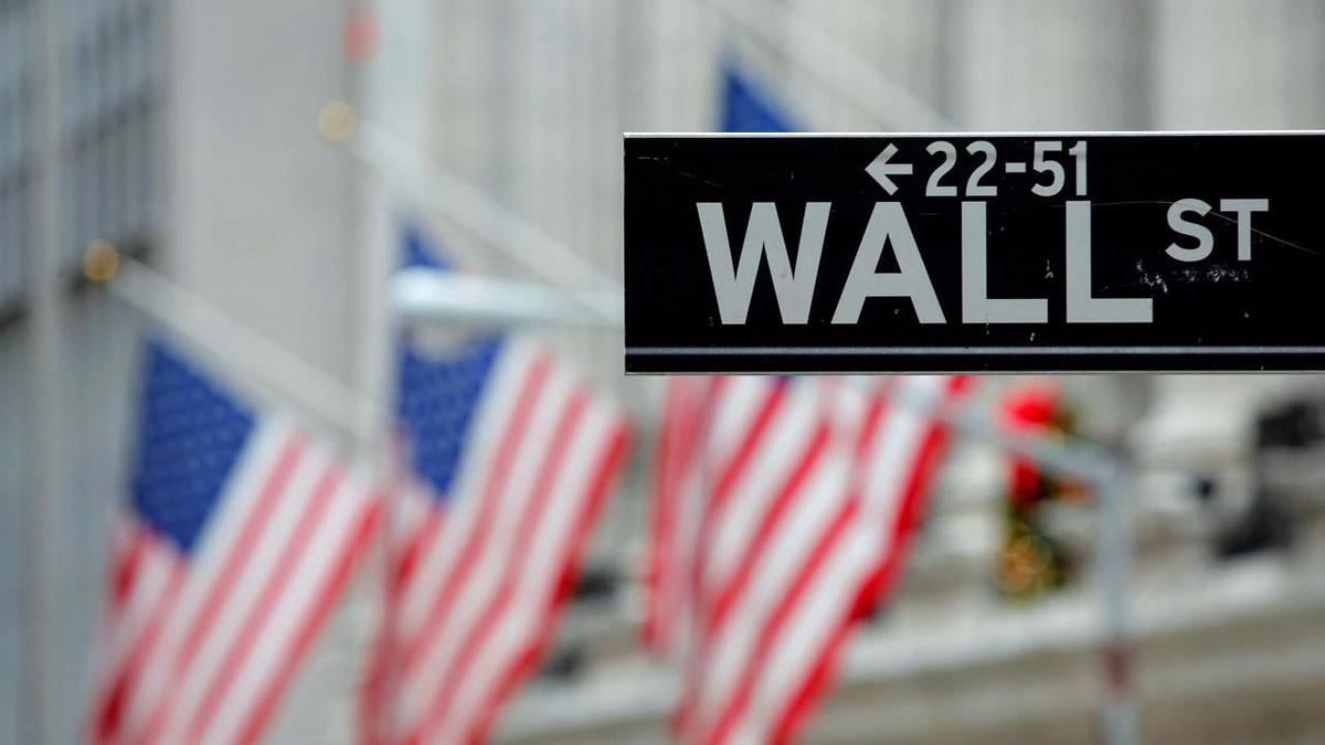 Wall Street's main indexes open higher, investors buy into cheaper sectors