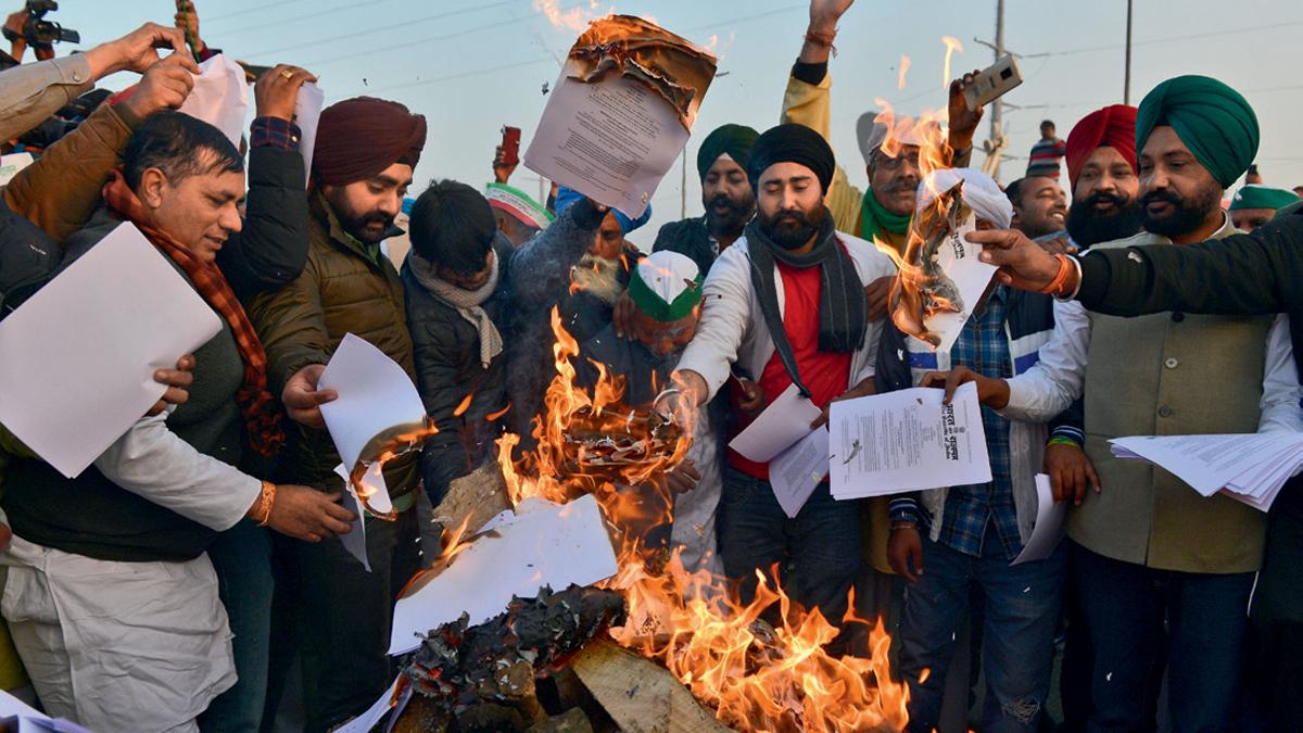 A file photo of farmers burning copies of farm laws at Ghazipur border -- Photograph by Yasir Iqbal A file photo of farmers burning copies of farm laws at Ghazipur border -- Photograph by Yasir Iqbal
