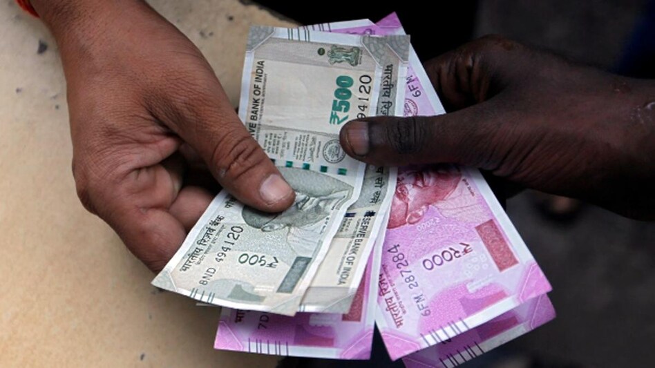 India's forex reserves slip by $1.145 bln to $640.8 bn: RBI (Photo: Reuters) India's forex reserves slip by $1.145 bln to $640.8 bn: RBI (Photo: Reuters)