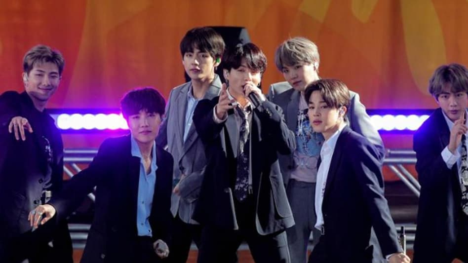 BTS win artist of the year award at AMAs 2021 (Photo: Reuters) BTS win artist of the year award at AMAs 2021 (Photo: Reuters)