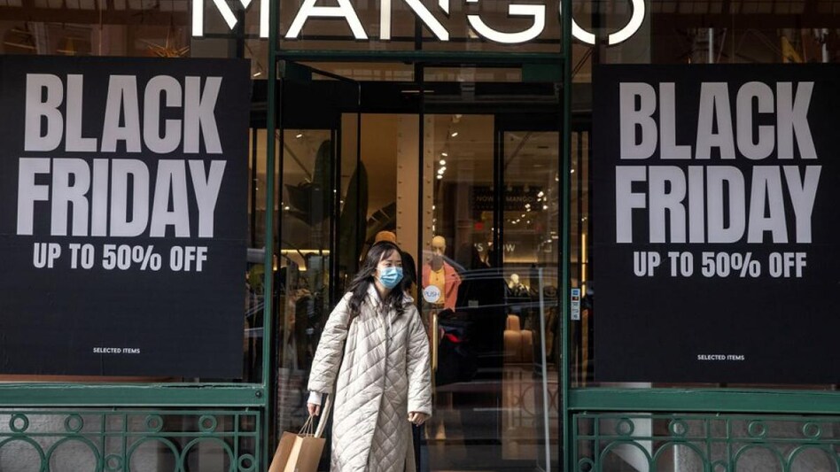 Many retailers closed physical stores on Thanksgiving this year, as they did in 2020, amid a labor shortage and the coronavirus pandemic. Many retailers closed physical stores on Thanksgiving this year, as they did in 2020, amid a labor shortage and the coronavirus pandemic.